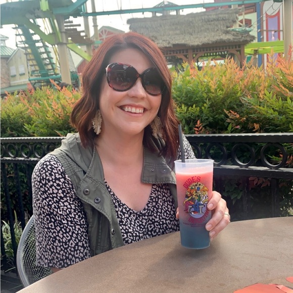 WELCOME TO MY CLOSET 💕 - Picture 2 of 2